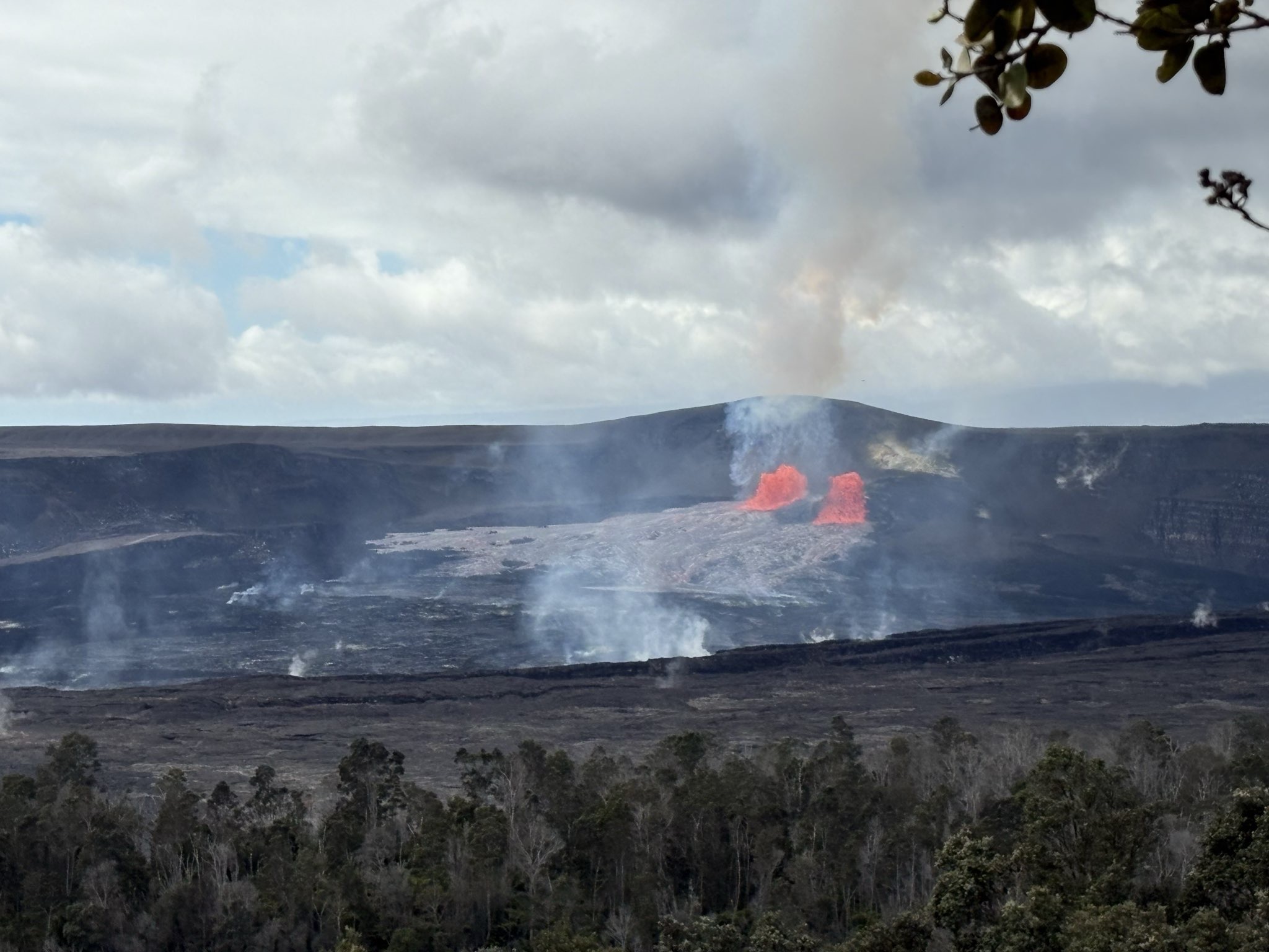Exterior of Aloha Crater Lodge rainforest basecamp located 2 miles from Hawaii Volcanoes National Park